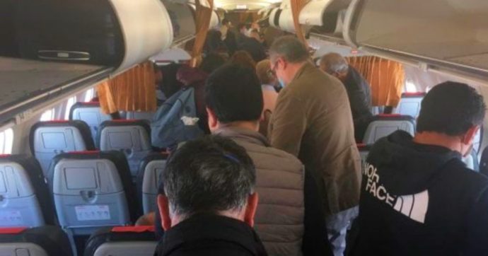 Coronavirus, Musumeci contro Alitalia: “Non rispetta sicurezza sui voli con la Sicilia”. La compagnia: “Adottate tutte misure preventive”
