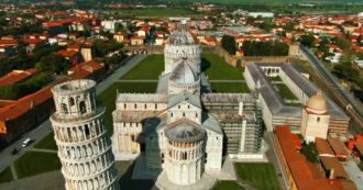 Copertina di Coronavirus, piazza dei Miracoli e città deserte: il fascino di Pisa durante il lockdown nel progetto di Tommaso Casigliani