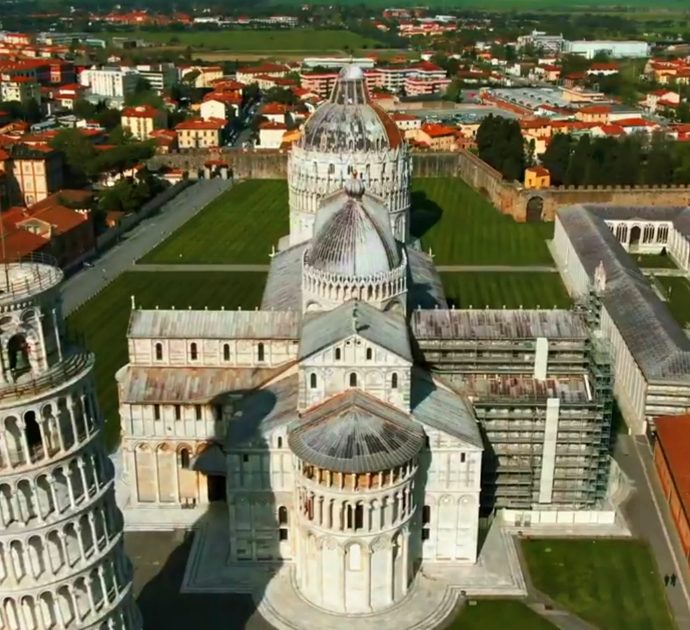 Coronavirus, piazza dei Miracoli e città deserte: il fascino di Pisa durante il lockdown nel progetto di Tommaso Casigliani