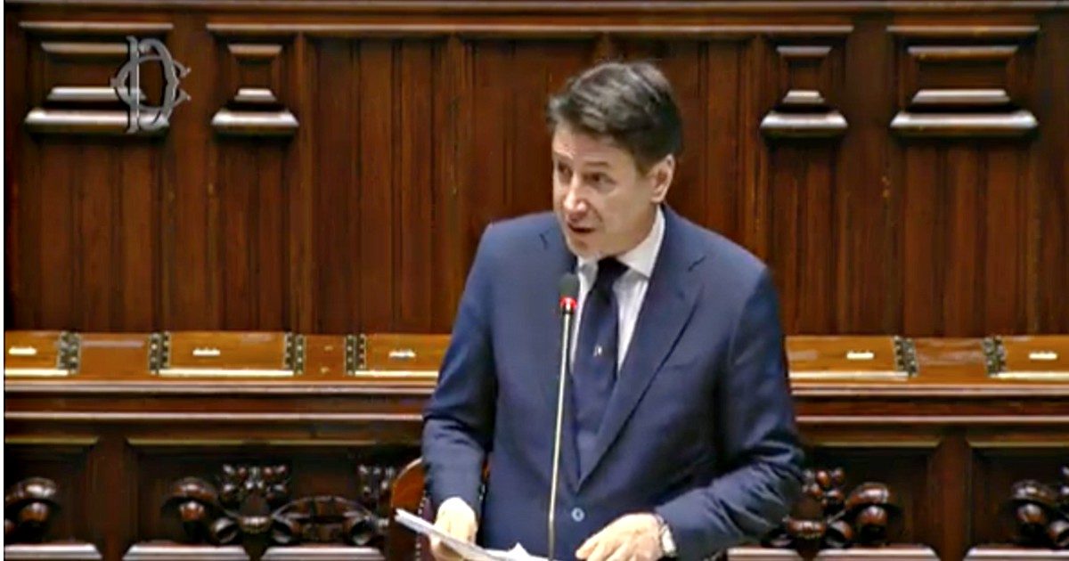 Coronavirus, Conte: “Misure di prudenza anche se impopolari. Dobbiamo tutelare la salute non raccogliere consenso. Ancora dentro la pandemia, se i contagi scendono nuovi allentamenti a maggio”