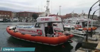 Copertina di Primo maggio, da Napoli a Genova: la Guardia costiera suona le sirene nei porti. L’iniziativa di solidarietà per i “lavoratori del mare”