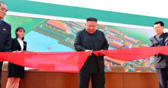 Copertina di Corea del Nord, riecco Kim Jong-un. L’agenzia di stampa di stato diffonde 21 foto