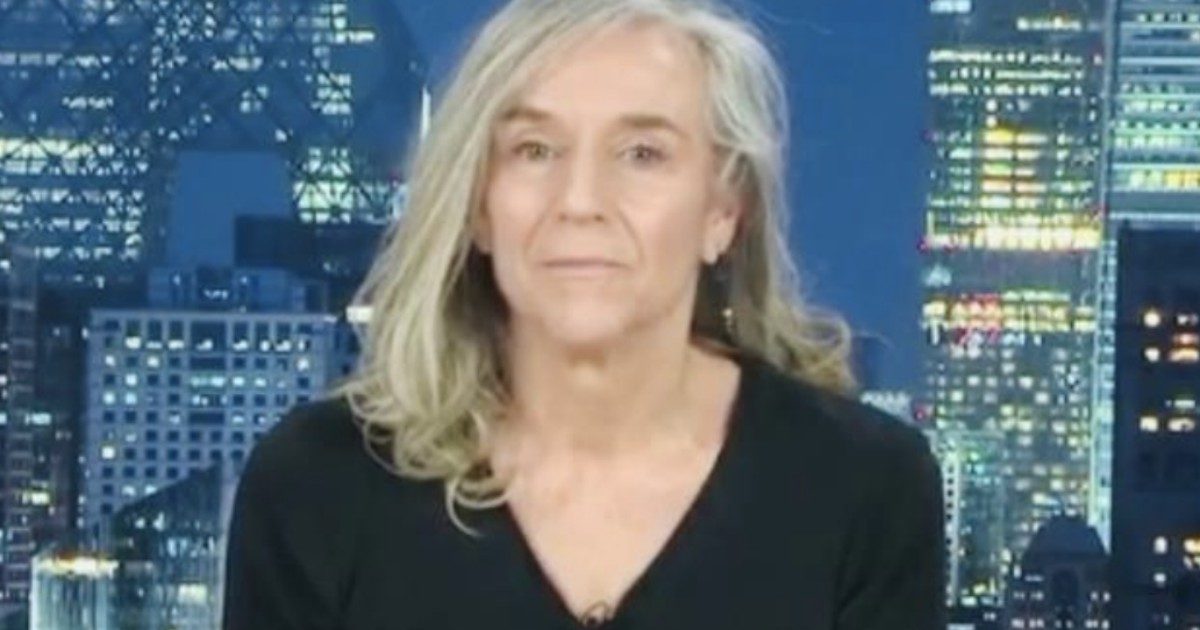 Striscia la Notizia contro Giovanna Botteri: lancia servizio sugli haters che criticano la giornalista per l’aspetto. Lei: ‘Sulla Bbc croniste con rughe, culi, nasi, orecchie grosse. Conta ciò che dicono’