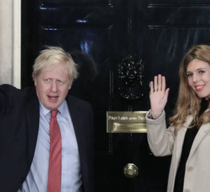 Boris Johnson e la compagna Carrie danno al figlio il nome dei medici che hanno salvato il premier