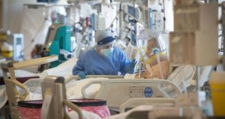 Copertina di Coronavirus, il prof. Pesenti: “In Lombardia l’età media dei ricoverati è scesa di 10 anni. L’unica soluzione è chiudere i bar alle 17”