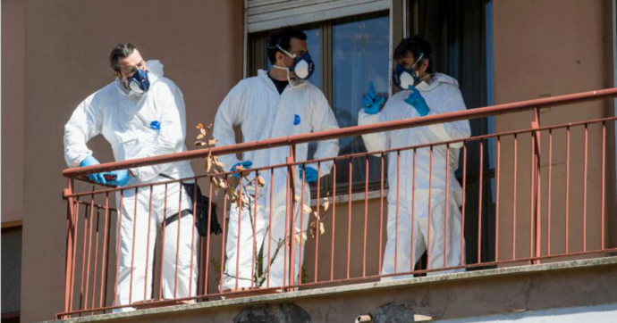 Roma, trovato un cadavere carbonizzato sul balcone di un appartamento: ignota l’identita. In casa era presente anche una donna