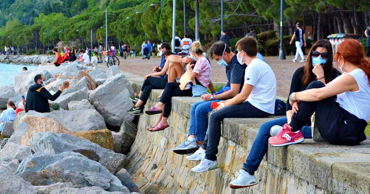 Coronavirus, le ultime ordinanze delle Regioni sulla fase 2: in Lombardia sì all’attività motoria con obbligo mascherina prima e dopo. Veneto, Fvg e Lazio danno via libera alla sistemazione delle spiagge