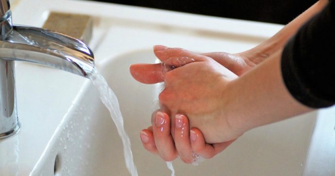 Virus e risorse idriche, lavarsi bene le mani certo ma non tutti possono permetterselo
