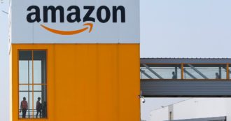Copertina di Amazon, ora il gigante dell’e-commerce fa concorrenza ai venditori con 240mila prodotti a suo marchio. Che sono prima opzione di acquisto