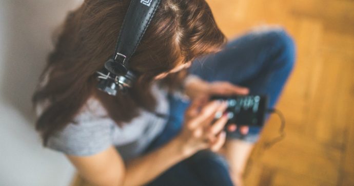 Musica, “più brani rilassanti e podcast sulla meditazione”: come il coronavirus ha cambiato i nostri gusti negli ascolti in streaming
