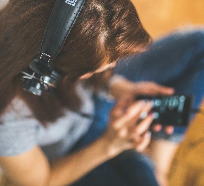 Musica, “più brani rilassanti e podcast sulla meditazione”: come il coronavirus ha cambiato i nostri gusti negli ascolti in streaming