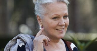 Copertina di “Siamo artisti, non potete trattarci da giullari”