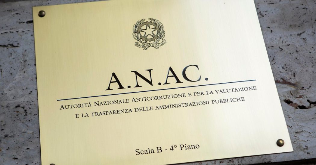 Corruzione, il rapporto dell’Anac: “Nella pubblica amministrazione mazzette da 50 euro. Funzionari sotto inchiesta? Vengono trasferiti sopo dopo nostra segnalazione. Mafie, col Covid effetti devastanti”
