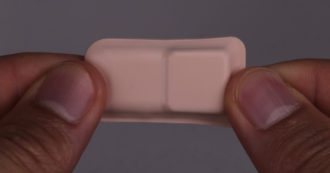 Dagli USA ecco l’indossabile che sembra un cerotto e monitora i sintomi da COVID-19