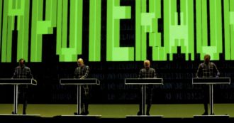 Copertina di Morto Florian Schneider, addio al “feticista del suono” che fondò i Kraftwerk: è stato un pioniere della musica pop elettronica