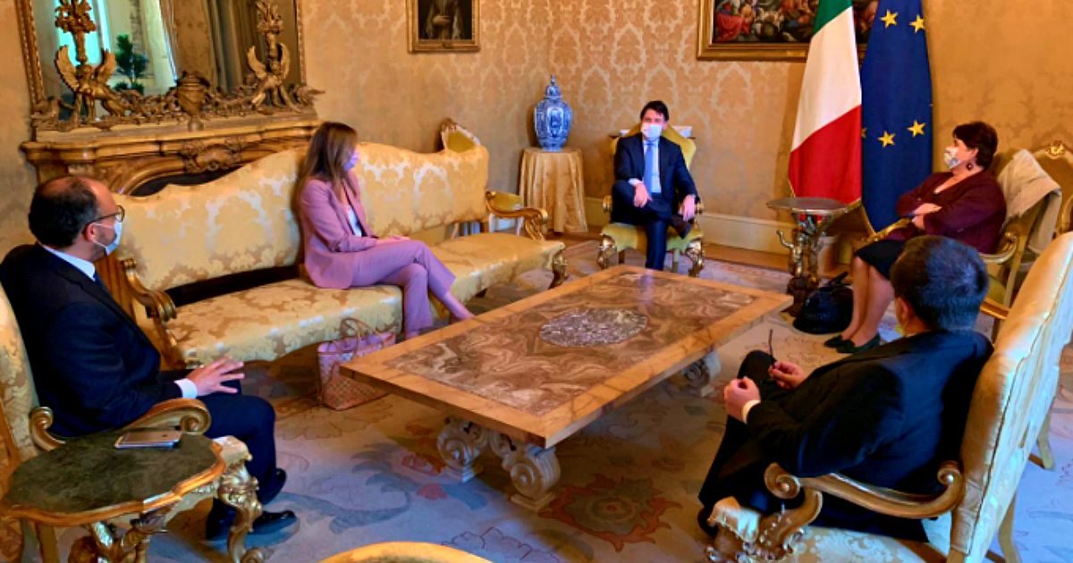 Governo, Conte incontra Italia viva dopo le tensioni: il premier ha chiesto responsabilità, i renziani più spazio. Dal decreto maggio alla sfiducia a Bonafede: gli ostacoli per la maggioranza