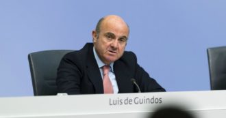 Copertina di Aiuti di Stato, De Guindos (Bce): “Non coordinati tra Paesi, possono distorcere concorrenza”. Dalla Germania 1.000 miliardi su 1.900 totali