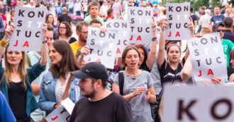 Copertina di In Polonia sta scomparendo lo Stato di diritto. E gli avvocati europei si mobilitano