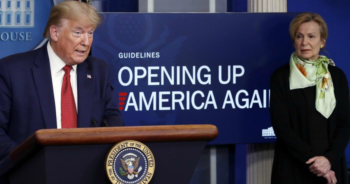 Coronavirus, Trump e la retorica anti-cinese: la lite con Pechino (senza rompere) per nascondere la recessione nell’anno del voto