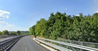 Copertina di Bus caduto da un viadotto dell’Autopalio Firenze-Siena: autista a giudizio, chiusa l’inchiesta anche su 3 funzionari dell’Anas