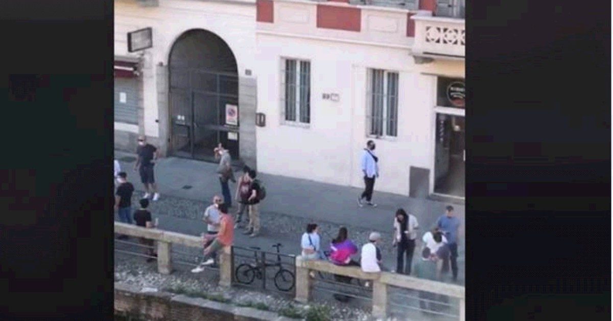 Folla sui Navigli a Milano, Gabriele Muccino: “Milanesi egoisti, superficiali e immaturi”