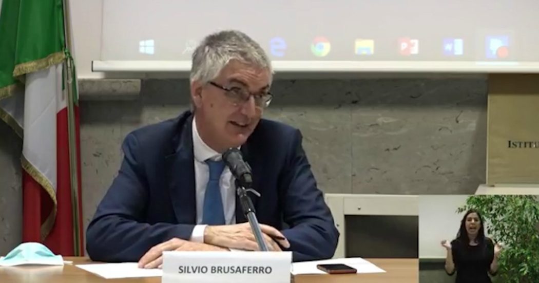 Coronavirus, Brusaferro (Iss): “Campionati calcio? Difficile immaginare di riempire stadi con attuale situazione, sono raduni di massa”