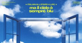Copertina di “Ma il cielo è sempre più blu”, da Fabri Fibra a Fiorello: 50 artisti della musica italiana cantano per la Croce Rossa Italiana. Ecco il video