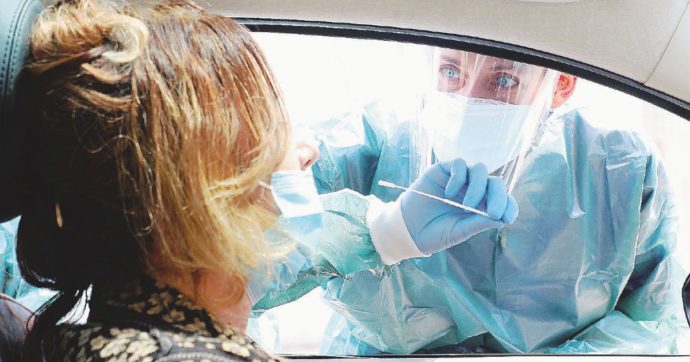 Con 79 tamponi di media, la Lombardia è penultima