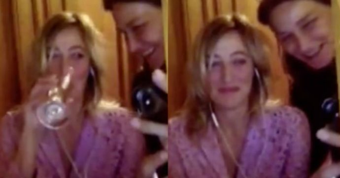 David di Donatello 2020, Valeria Bruni Tedeschi è in collegamento da casa: l’incursione della sorella Carla Bruni con lo champagne