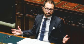 Copertina di L’ok giallorosa a Bonafede per il dl contro i boss liberi