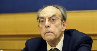 Copertina di “Il governo strozza il dibattito  Nel 2001 attesero sette mesi”