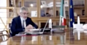 Coronavirus, Brusaferro (Iss): “Guanti e mascherine nell’indifferenziato, in sacchetto ad hoc. Per questi rifiuti privilegiare incenerimento”