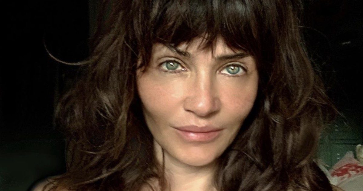 Helena Christensen racconta: “Ero su una barca alla deriva nell’Oceano infestato da squali”