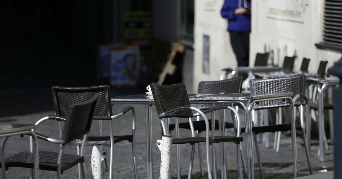 Dl Rilancio, le novità dell’ultima bozza: stop al saldo Irap di giugno e alla prima rata Imu per alberghi e spiagge, via tassa sui tavoli all’aperto