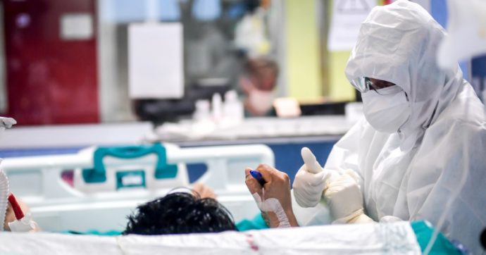 Le mascherine introvabili e Arcuri a caccia di reagenti