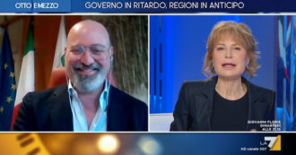 Copertina di Fase 2, Gruber a Bonaccini: “Salvini potrà tornare al Papeete?”. “Me lo auguro. Magari non suonerà i campanelli ma è il benvenuto”