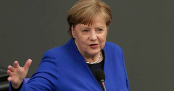 Germania, Merkel spiata dai russi: “Prove certe di hackeraggio contro di me e i deputati tedeschi”