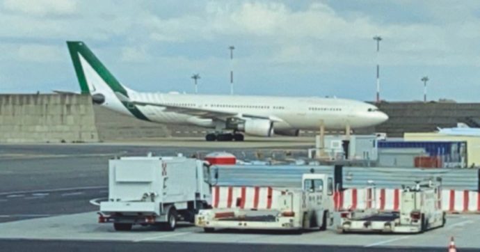 Copertina di Alitalia, ora gli aerei sono una zavorra da tagliare