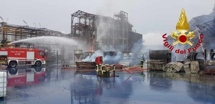 Venezia, esplosione e incendio in industria chimica a Porto