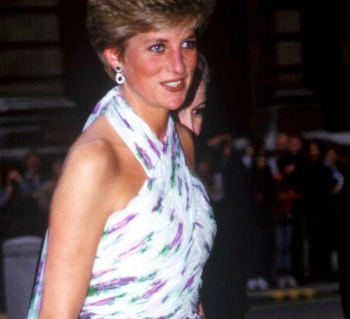 Lady Diana, l’amica medium Simone Simmons scrive al principe William: “Tua madre mi è apparsa, ha detto che bisogna salvare Harry”