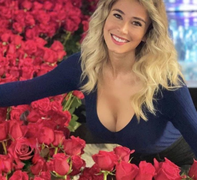 Diletta Leotta arriva al lavoro e trova 1000 rose rosse: mistero sull’ammiratore segreto