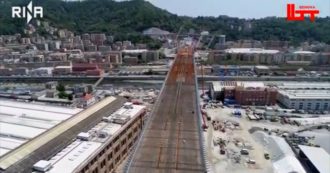 Copertina di Ponte Morandi, le immagini dall’alto del nuovo viadotto di Genova: i lavori del maxi-cantiere continuano in quota