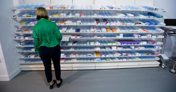 Farmaci troppo cari? Il decreto anti-Big Pharma dimenticato nei cassetti di Speranza. L’inchiesta su FqMillenniuM in edicola