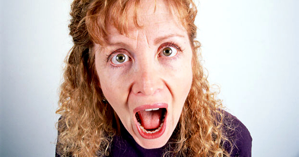 “Ho sentito un odore di animale morto ricoperto di zucchero e ho trovato uno sconosciuto sotto al letto in hotel. Ho gridato più forte che potevo”: il racconto choc di una donna al Guardian