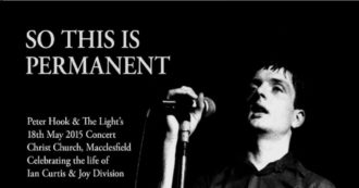 Copertina di Joy Division, quarant’anni senza Ian Curtis: 9 cose che vogliamo ricordare di lui
