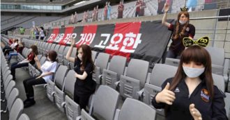 Copertina di Corea del Sud, bambole gonfiabili sulle tribune dello stadio vuoto: polemiche contro l’FC Seul. Il club chiede scusa ai tifosi