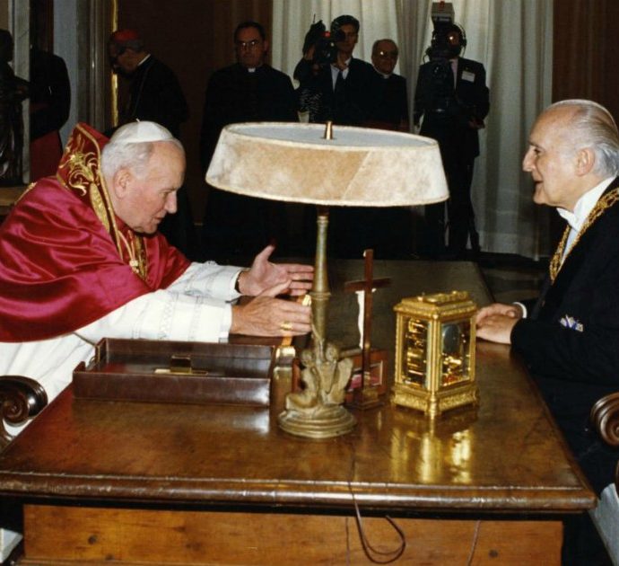 Giovanni Paolo II raccontato in ‘Dentro di me il tuo nome’, il prezioso testo di Rino Fisichella