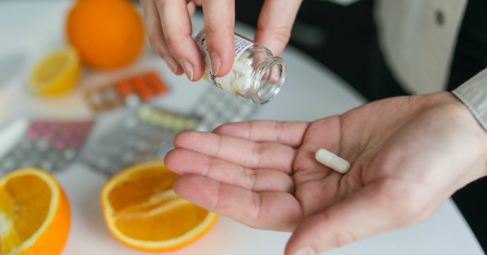 “Assumere troppi integratori di vitamine C ed E può accelerare lo sviluppo dei tumori al polmone”: il nuovo studio