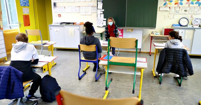 Francia, 70 scuole chiuse per casi di covid-19 una settimana dopo il rientro in classe