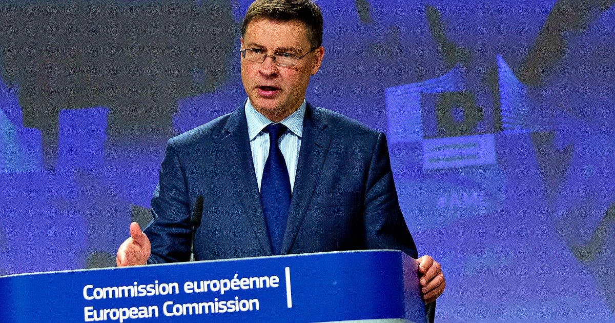 Ue, Conte sente Macron e Merkel: ‘Recovery fund sia all’altezza della sfida’. Le Maire avverte: ‘Austria, Danimarca, Svezia e Olanda contrarie’. Dombrovskis: ‘Ambizione Commissione è arrivare a mille miliardi’